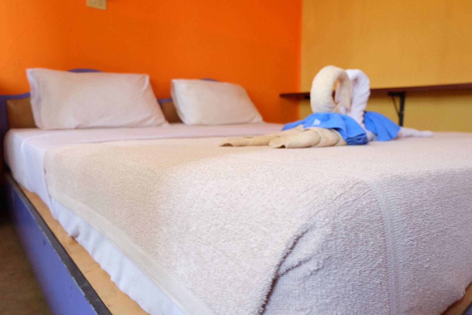 B&B House & Hostel Krabi Bagian luar foto